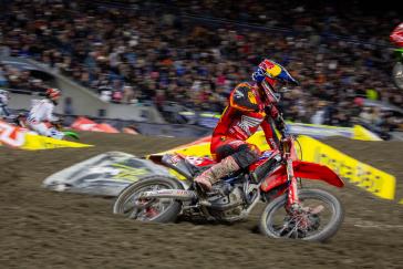 Hunter Lawrence minimizes damage on a difficult night in Seattle, retains points leads