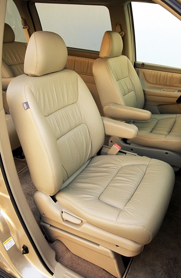 2002 Honda Odyssey with leather seating.
