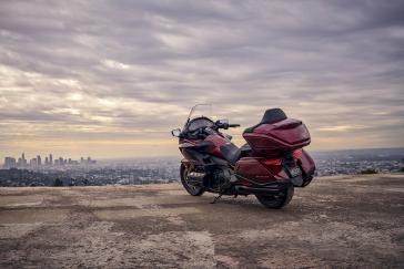 25 Honda Gold Wing Tour Bourdeaux Red Metallic Beauty