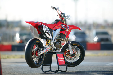 2005 Honda CRF450R.
