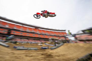 Hunter Lawrence Retains Championship Lead Following Challenging Cleveland Triple Crown Supercross