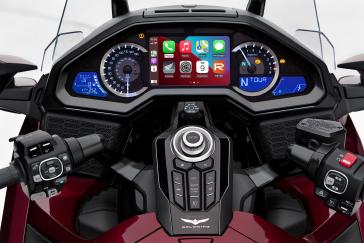 25 Honda Gold Wing DCT Matte Black Metallic dash