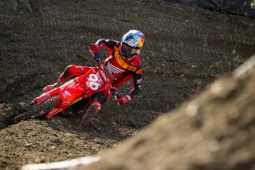 Hunter Lawrence minimizes damage on a difficult night in Seattle, retains points leads