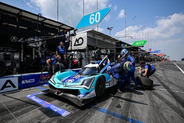 #60: Acura Meyer Shank Racing w/Curb Agajanian, Acura ARX-06, GTP: Tom Blomqvist, Colin Braun