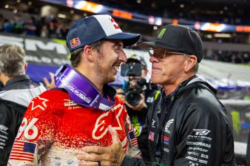 Hunter Lawrence scores his first AMA Supercross premier-class win in Arlington
