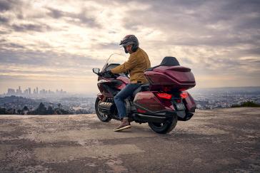 25 Honda Gold Wing Tour Bourdeaux Red Metallic Lifestyle