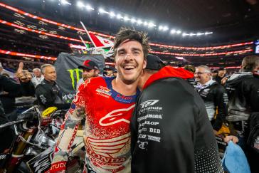 Hunter Lawrence scores his first AMA Supercross premier-class win in Arlington