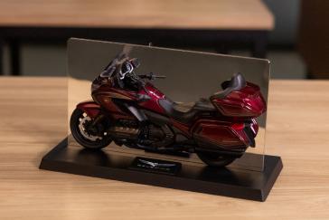 25 Honda Gold Wing Tabletop Model