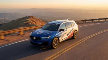 With a livery inspired by the red, white and blue of Kaysha Love’s Team USA Bobsled, the Acura MDX Type S will lead the field on the challenging 156-turn, 12.42-mile mountain course.