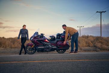 25 Honda Gold Wing Tour Bourdeaux Red Metallic Lifestyle