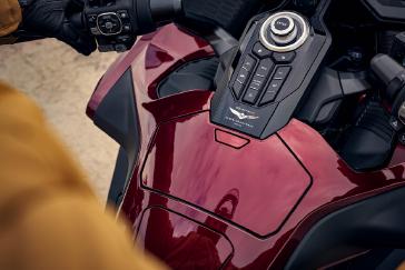 25 Honda Gold Wing Tour Bourdeaux Red Metallic Location Detail