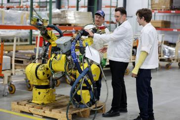 The Honda Resource Circularity Center focuses on recycling and repurposing indirect goods – tools, equipment and other items used in operations, including those that support vehicle production. These include everything from tools like torque wrenches and industrial robots to office chairs and vehicle service replacement parts such as aluminum wheels.