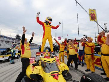 Champion #10: Alex Palou, Chip Ganassi Racing Honda celebrates with his team after clinching the 2026 IndyCar Championship