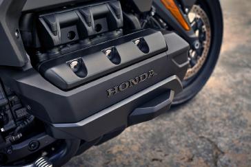 25 Honda Gold Wing Tour Bourdeaux Red Metallic Location Detail