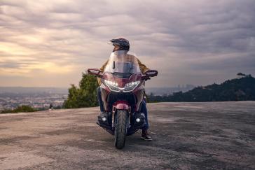 25 Honda Gold Wing Tour Bourdeaux Red Metallic Lifestyle