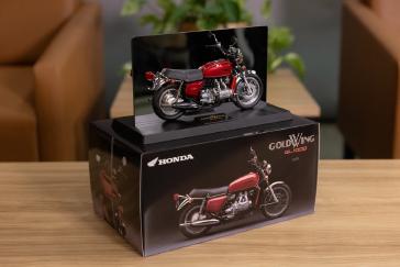 25 Honda Gold Wing Tabletop Model