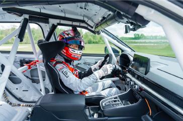 Honda CR-V e:FCEV to Challenge Pikes Peak Hill Climb as First-Ever Hydrogen Powered Race Entry