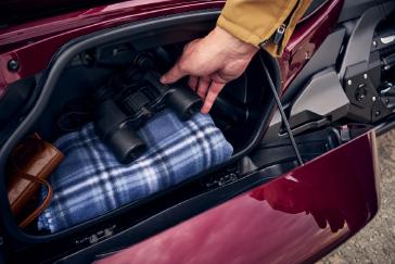 25 Honda Gold Wing Tour Bourdeaux Red Metallic Location Detail