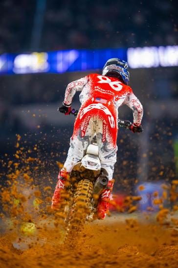 Hunter Lawrence scores his first AMA Supercross premier-class win in Arlington