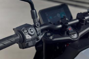 2025 Honda CB750 Hornet switch cluster