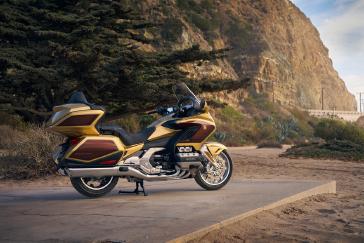 25 Honda Gold Wing Tour Eternal Gold Beauty