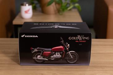 25 Honda Gold Wing Tabletop Model
