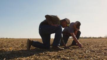 By supporting farmers nationwide, Honda is helping to advance regenerative agriculture. At Trapp Farms in Marysville, Ohio, Randy and Emerson Trapp have incorporated regenerative practices to improve soil health, conserve water and enhance air quality.