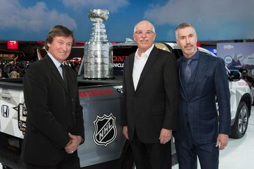 (left to right)  Wayne Gretzky, Jeff Conrad (Senior VP and General Manager, Honda) and Brian Jennings (Executive Vice President and Chief Branding Officer, NHL)