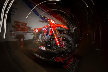 Hunter Lawrence minimizes damage on a difficult night in Seattle, retains points leads