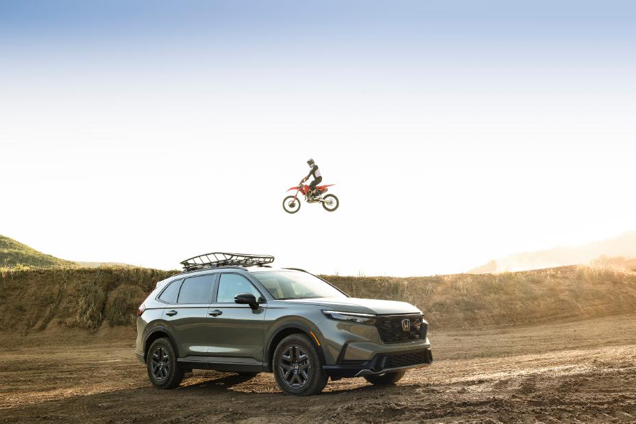 Handa With Racan 2026 Honda CR-V TrailSport with 2025 Honda CRF250RWE