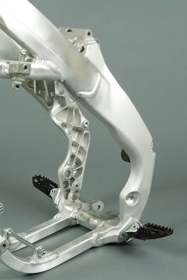 2004 Honda CRF250R pivot.
