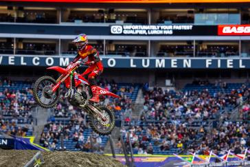 Hunter Lawrence minimizes damage on a difficult night in Seattle, retains points leads