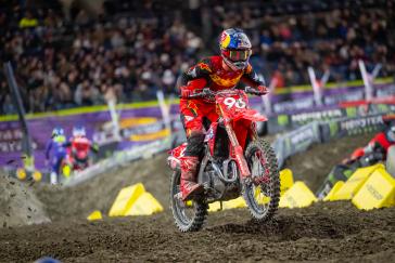 Hunter Lawrence minimizes damage on a difficult night in Seattle, retains points leads