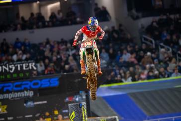 Hunter Lawrence scores his first AMA Supercross premier-class win in Arlington