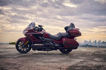 25 Honda Gold Wing Tour Bourdeaux Red Metallic Beauty