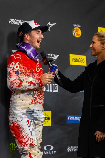 Hunter Lawrence scores his first AMA Supercross premier-class win in Arlington