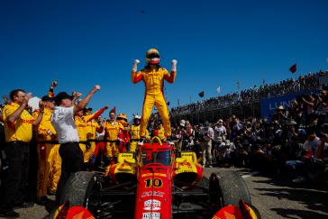 パウ、ディクソンはホンダ1-2でインディカーシーズンをキックオフします