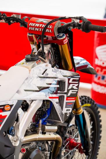 Hunter Lawrence scores his first AMA Supercross premier-class win in Arlington