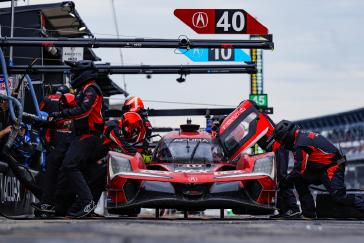 #40: Wayne Taylor Racing with Andretti, Acura ARX-06, GTP: Jordan Taylor, Louis Deletraz #40: Wayne Taylor Racing with Andretti, Acura ARX-06, GTP: Jordan Taylor, Louis Deletraz pit stop
