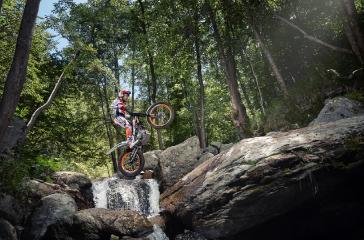 20 Montesa Cota 4RT260 RR action