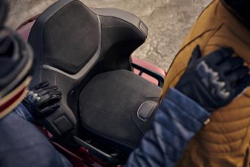 25 Honda Gold Wing Tour Bourdeaux Red Metallic Location Detail