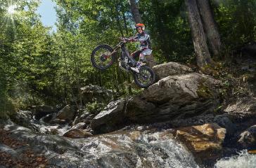 20 Montesa Cota 301RR action 