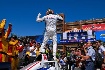 Winner #10: Alex Palou, Chip Ganassi Racing Honda celebrates in Victory Lane