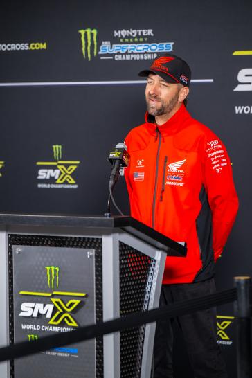 Hunter Lawrence minimizes damage on a difficult night in Seattle, retains points leads