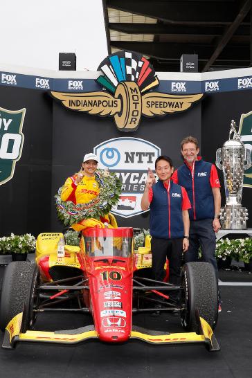 #10: Alex Palou, Chip Ganassi Racing Honda with HRC President Koji Watanabe and HRC USA President David Salters