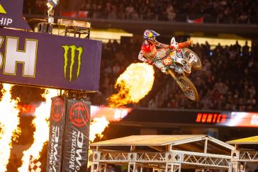Hunter Lawrence scores his first AMA Supercross premier-class win in Arlington