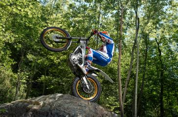 20 Montesa Cota 4RT260 action