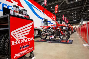 Hunter Lawrence minimizes damage on a difficult night in Seattle, retains points leads