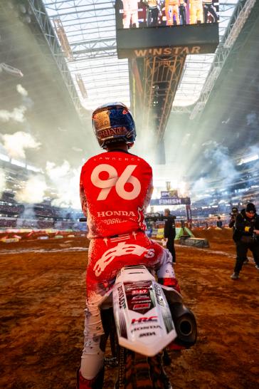 Hunter Lawrence scores his first AMA Supercross premier-class win in Arlington