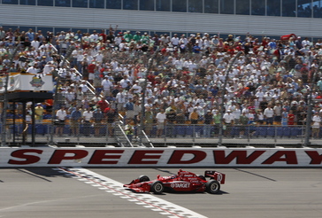 20-21 June, 2008, Newton, Iowa USA. Dan Wheldon takes the checkered flag. ©2008, Dan Streck, USA. LAT Photographic.